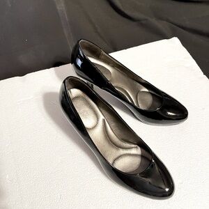 Kelly & Katie Patent leather pump- size 9